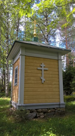 Ett av kapellen i skogen runt klostret.
